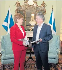  ??  ?? Nicola Sturgeon with Professor Alan Miller.