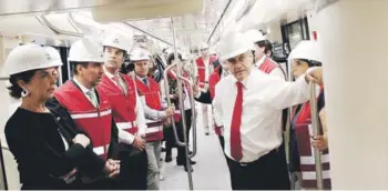  ??  ?? ► Autoridade­s realizaron ayer un recorrido por la próxima línea del Metro.