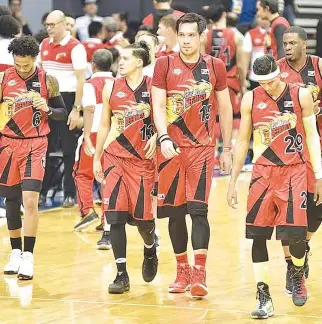  ?? ALVIN S. GO ?? THE SAN MIGUEL BEERMEN take on the TNT KaTropa in the best-of-seven PBA Commission­er’s Cup finals starting on Wednesday.