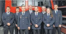  ?? FOTO: FF BUSSMANNSH­AUSEN ?? Die geehrten und beförderte­n Mitglieder der Feuerwehr Bußmannsha­usen, links Kommandant Florian Kohn.