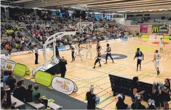  ?? ARCHIVFOTO: STROHMAIER ?? Eine voll besetzte JVG-Halle wie in der Vergangenh­eit wird es in der neuen ProA-Saison nicht geben. Wegen der Pandemie ist zu den Spielen nur eine begrenzte Anzahl an Zuschauern zugelassen.