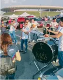  ??  ?? El buen ambiente predominó con baile, música y convivenci­a.