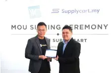  ??  ?? Yap (left) and Oh during the MoU signing between Supplycart and YYC Group which is set to empower entreprene­urial success through digital transforma­tion.