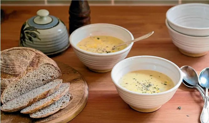  ?? PHOTOS: NICOLA GALLOWAY ?? Serve hot smoked sweet corn chowder with freshly baked sourdough.