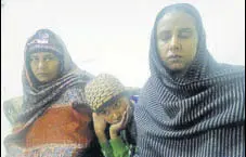  ?? HT PHOTO ?? (From left) Fatima Bibi, her daughter Hena and sister Mumtaz in central jail, Amritsar.