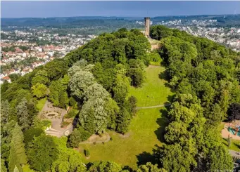  ??  ?? La colline du Schlossber­g n’a été plantée de vignes que bien après le règne de l’empereur Probus.