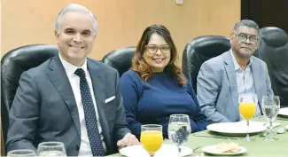 ?? ?? Luis Miguel De Camps junto a viceminist­ros Marie Aristy y Juan González.