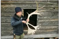  ??  ?? Mikael Vinka shares ancestral knowledge of the Swedish forest passed down by his indigenous Sami relatives.