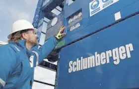  ??  ?? Schlumberg­er worker