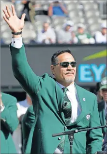  ??  ?? Former New York Jets offensive lineman Kevin Mawae participat­es in a ceremony inducting him into the Ring of Honor during the halftime of a game in 2017. He will be inducted into the Pro Football Hall of Fame on Saturday. [AP PHOTO/BILL KOSTROUN]