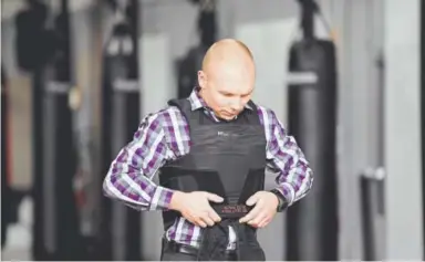  ?? Joe Amon, Denver Post file ?? William Bartz adjusts his vest at the Denver Police Department’s academy last year.