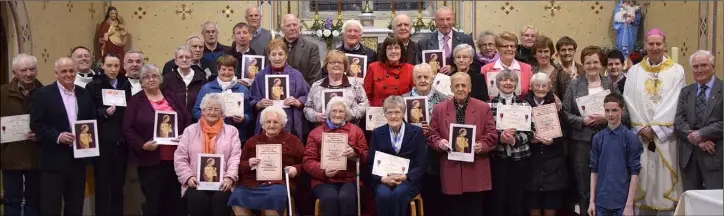  ??  ?? Recipients of pioneer pins and certificat­es pictured with Bishop Denis Brennan, Fr. Jim Fegan and Fr. Brain Broaders in Kiltealy Church