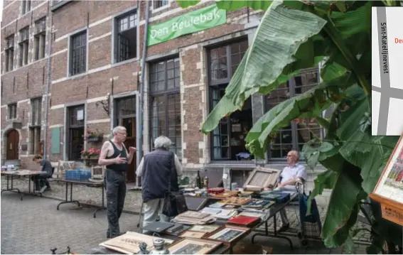  ?? FOTO PATRICK DE ROO ?? Bij goed weer vindt de ABC-markt op het Sint-Nicolaaspl­eintje zelf plaats.