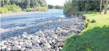  ?? ?? The O¯ hau River flow has dropped below 1500 litres per second.