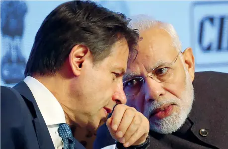  ??  ?? Nuova Delhi Il presidente del Consiglio Giuseppe Conte, 54 anni, in visita ieri a Nuova Delhi, ha incontrato il primo ministro indiano Narendra Modi, 68 anni