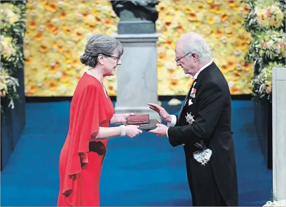  ?? PONTUS LUNDAHL THE ASSOCIATED PRESS ?? University of Waterloo professor Donna Strickland receives her Nobel Prize from King Carl Gustaf of Sweden during the award ceremony at the Stockholm Concert Hall on Monday.