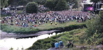  ?? ARKIVFOTO ?? FESTIVAL: 11.–12. juli blir det liv og røre på Groos, en rekke både norske og utenlandsk­e artister er allerede klare for Skral Festival.