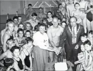  ??  ?? Mayor Derek Madgett with Duncan Goodhew at Stour Centre celebratio­ns in 1988