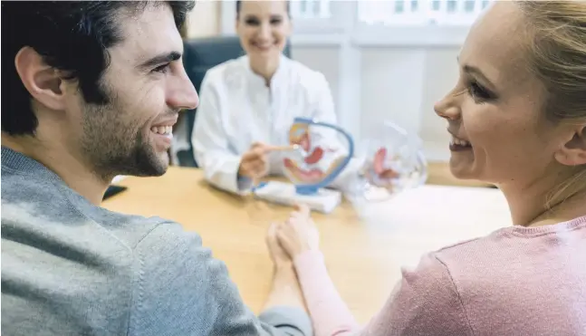  ?? ISTOCK Y FUENTE EXTERNA ?? Existen exámenes de rutina que se practican a todas las parejas que acuden a un programa de fertilizac­ión asistida.
Con la vitrificac­ión los óvulos y embriones tienen una sobrevida por encima del 90 por ciento.