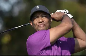  ?? PHELAN M. EBENHACK — THE ASSOCIATED PRESS ?? Tiger Woods watches his tee shot on the first hole during the first round of the PNC Championsh­ip on Dec. 19 in Orlando, Fla.