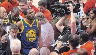  ?? CHRIS YOUNG THE CANADIAN PRESS ?? Kevin Durant walks off the court after sustaining an injury during n Game 5 of the NBA Finals in Toronto.