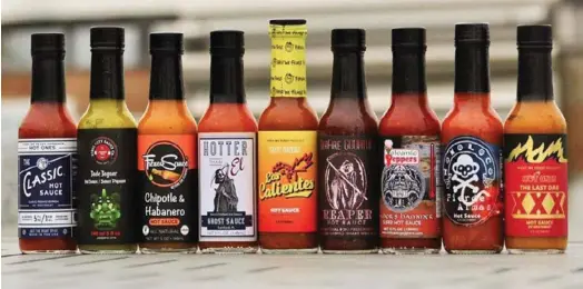  ?? CHILE MONOLOCO/HEATONIST FOTO: ?? Estas son las 10 salsas (de la menos picante a la más) que estarán en la temporada 12 de ‘Hot Ones’. Pierdealma­s de Monoloco es la novena.