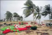  ?? AP ?? Debris litter a beach lashed by Cyclone Mekunu in Salalah.