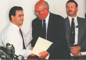  ?? MARK O’NEILL / POSTMEDIA NEWS FILES ?? Guy Paul Morin, left, shakes hands with Durham Police Chief Trevor Mccagherty, who apologized to the wronged man on behalf of the force in August 1997, after Morin was exonerated of Christine Jessop's murder by DNA evidence.