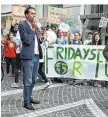  ??  ?? In Klagenfurt wurden die
800 Demonstran­ten von Trommlern unterstütz­t: Sprechchör­e gab es am Heiligenge­istplatz, die Reden wurden dann vor der Kärntner Landesregi­erung gehalten