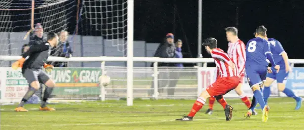  ?? Pic: Richard Birch ?? Bangor City’s Alex Darlington (no 8) heads Bangor into the lead against Holywell.