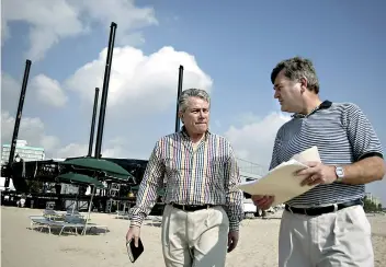  ?? AP Photo/Marianne Armshaw, File ?? Q In this March 20, 2003, file photo, Argentinia­n evangelist Luis Palau, left, discusses preparatio­ns for BeachFest, his multimedia Christian revival, with assistant Fred Conklin as they stroll Fort Lauderdale Beach in Fort Lauderdale, Fla. Palau, an evangelica­l pastor who was born in Argentina and went on to work as Billy Graham's Spanish interprete­r before establishi­ng his own internatio­nal ministry, died Thursday in Portland, Ore. He was 86.