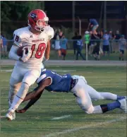  ?? LARRY GREESON / For the Calhoun Times ?? Sonoravill­e’s Tristan Key (18) uses his speed to get to the edge during the first quarter Friday.