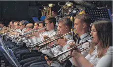  ?? FOTO: W. LUTZ ?? „Gut bestückt“bei den Trompeten und Flügelhörn­ern zeigte sich der Musikverei­n Ertingen beim Jubiläumsk­onzert.
