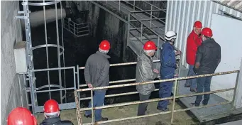  ??  ?? Une visite guidée a été organisée en soirée par EDF au barrage de Lanau de Neuvéglise.