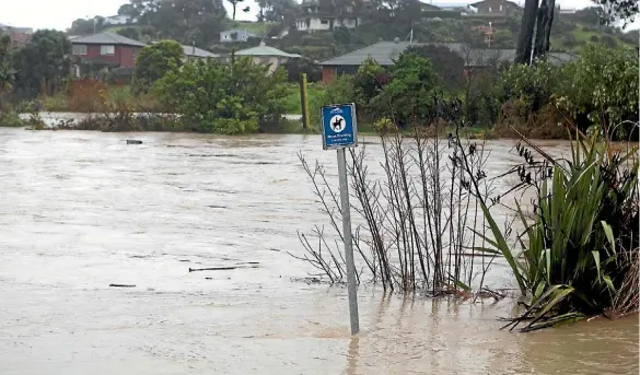  ?? PHOTO: PAUL KENNEDY ?? Otaihanga Domain was closed over the weekend as the Waikanae River surged up towards its banks.