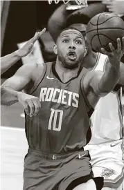  ?? Sue Ogrocki / AP ?? Eric Gordon brilló en el triunfo de los Rockets ante el Thunder el lunes en Oklahoma City.