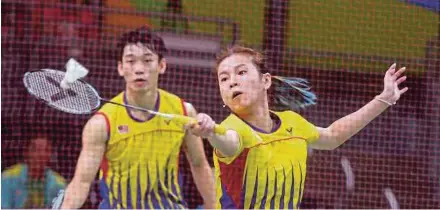  ??  ?? Chan Peng Soon (left) and Goh Liu Ying