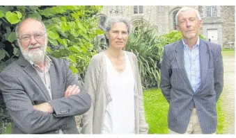  ??  ?? Gérard Dieudonné, président ; Christine Neveu, directrice artistique et François Moreau, organiste, chevilles ouvrières du 9e festival musical des Amis de l’abbaye.