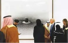  ?? Reuters ?? King Salman shows Trump and Melania a depiction of the Kaaba in Makkah titled ‘Magnetism’ by artist Ahmad Mater, during a tour of pieces in the King’s art collection at the Royal Court in Riyadh.