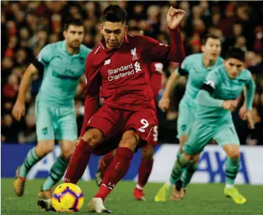  ?? PHIL NOBLE, REUTERS ?? Roberto Firmino scoret tre mot Arsenal. Spesialt fint var 3-1-målet da han kjørte slalåm gjennom gjestenes midtforsva­r.