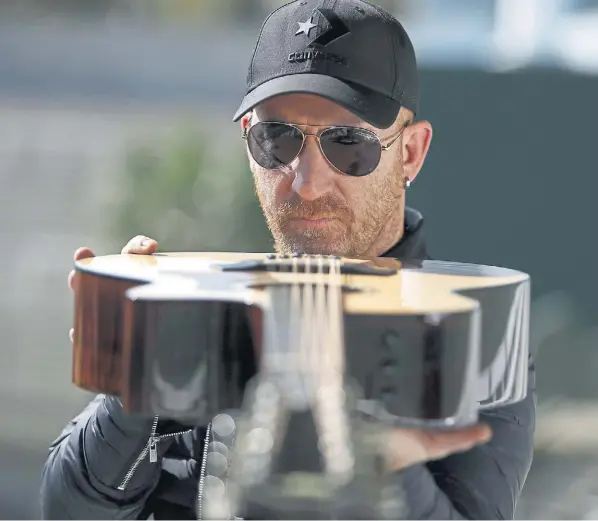  ?? G. ORTIZ ?? Rolo Sartorio. El líder de la nueva banda local que llena estadios asegura que la tragedia los llevó al éxito. “La gente se sintió identifica­da”, dice.