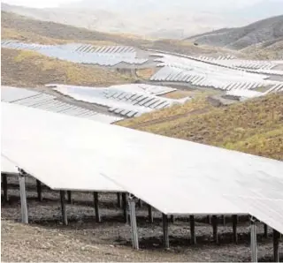  ?? EFE / CARLOS BARBA ?? En 2020 se implantaro­n 14 plantas fotovoltai­cas en Andalucía