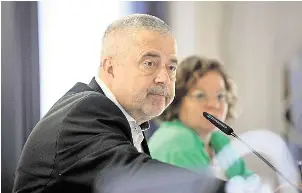  ?? FOTO: DANIEL FÖRSTER ?? Landrat Michael Geisler (CDU) sieht den Landkreis in finanziell­en Nöten und hat Forderunge­n an den Freistaat.