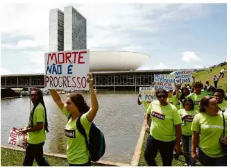  ?? Lula Marques - 7.mar.2012/folhapress ?? Movimentos sociais em protesto contra mudanças no Código Florestal