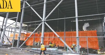  ?? ALLEN MCINNIS/POSTMEDIA NEWS ?? Constructi­on of a new extension of the National Research Council building continues in Montreal on Thursday.