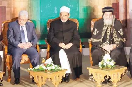  ??  ?? Palestinia­n leader Mahmoud Abbas, left, Grand Imam of Al-Azhar, Sheikh Ahmed Al-Tayeb, center, and Pope Tawadros II, leader of Egypt’s Orthodox Christians, attend a conference on Jerusalem at the Al-Azhar Conference Center in Cairo on Wednesday. (AFP)
