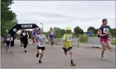  ?? AND fivE-KILOMEtrE DIstANCEs. ?? Participan­ts of all ages supported the 2022 Southwest Run for Shelter, June 11. Pictured are participan­ts at the stArt OF tHE twO