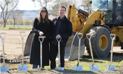  ?? ?? ‘Well, this is it’ … Christian Bale with his wife Sibi Blazic at the ground-breaking ceremony for the Together California foster care centre in Palmdale, California on Wednesday. Photograph: JC Olivera/Rex/Shuttersto­ck