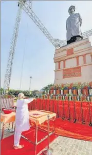  ?? PTI ?? Narendra Modi unveils a statue of Chhotu Ram in Rohtak.