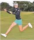  ?? FOTO: DPA ?? Nelly Korda feiert ihren Sieg am Sonntag auf Korda-Art.